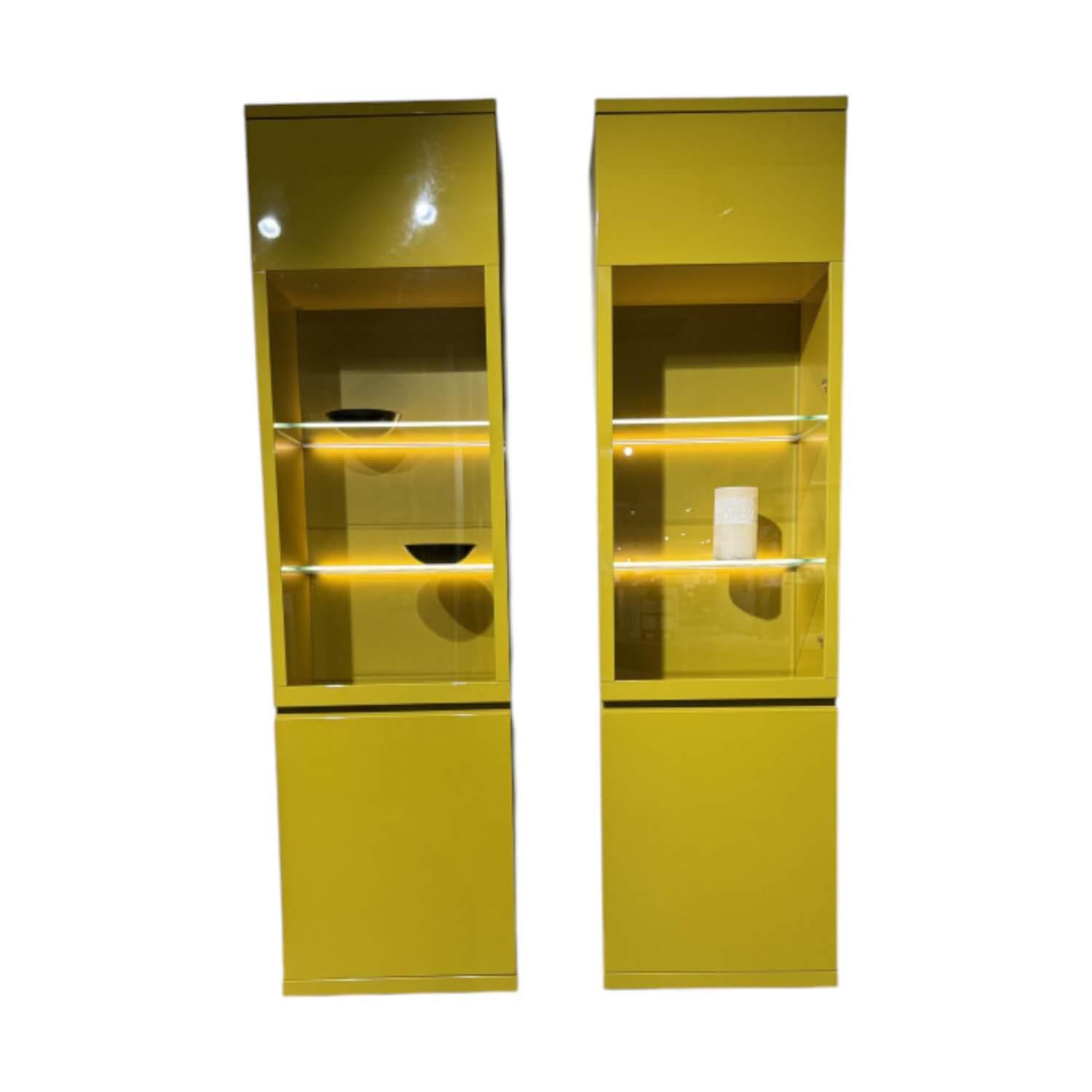 2er-Set Vitrine Linaro Lack Curry Gelb Hochglanz Inklusive Beleuchtung 2er-Set Vitrine Linaro Lack Curry Gelb Hochglanz Inklusive Beleuchtung von Rietberger Möbelwerke