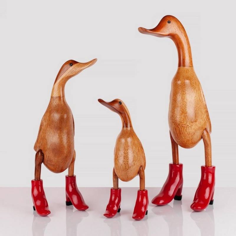 Rikmani Dekofigur Ente Stiefel Absätze - Handgefertigte Dekoration aus Holz von Rikmani