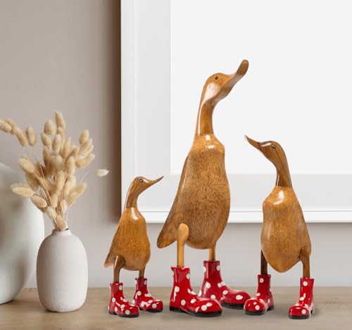 Rikmani - Holzfigur Ente Stiefel ROT GEPUNKTET 100% Natur Original - Handgefertigte Figur aus Holz 46 cm Rikmani - Holzfigur Ente Stiefel ROT GEPUNKTET 100% Natur Original - Handgefertigte Figur aus Holz 46 cm von Rikmani