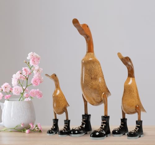 Rikmani - Holzfigur Ente Stiefel SCHWARZ 100% Natur Original - Handgefertigte Figur aus Holz Set Rikmani - Holzfigur Ente Stiefel SCHWARZ 100% Natur Original - Handgefertigte Figur aus Holz Set von Rikmani