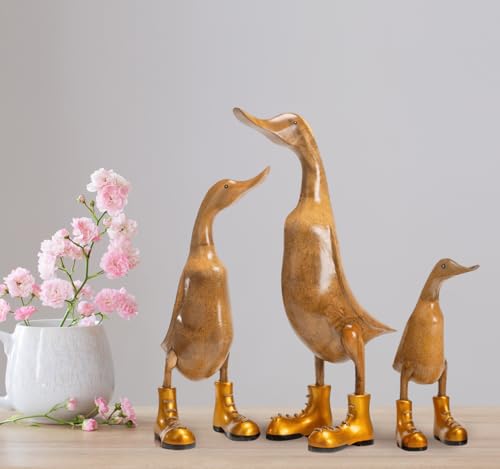 Rikmani - Holzfigur Geschenkidee Deko Ente Stiefel Gold - Handgefertigte Dekoration aus Holz Geschenk Figur Set Rikmani - Holzfigur Geschenkidee Deko Ente Stiefel Gold - Handgefertigte Dekoration aus Holz Geschenk Figur Set von Rikmani