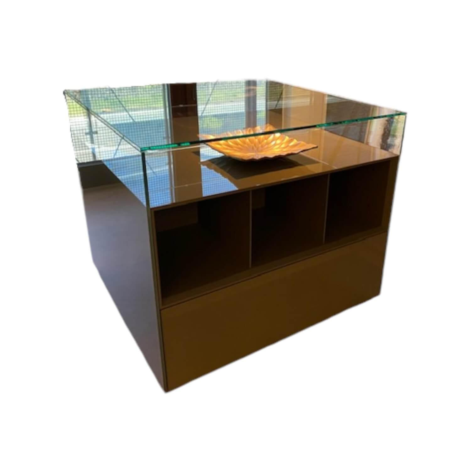 Vitrine Dolmen Lack Weiß Glas Verde Olivia Innenausstattung Melamin Cuoio Braun von Rimadesio