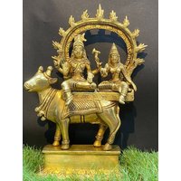 Messing Shiv Parvati Statue, Lord Shiva, Göttin Parvati, Auf Nandi Kuh Mit Bogen, 22.cm Familienstatue, Kuh, Geschenk von RishikeshHandicraft