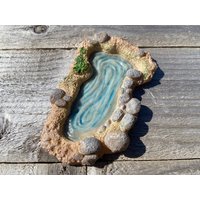 Feengarten Teich - Miniatur Gartenteich von RiverbankArt