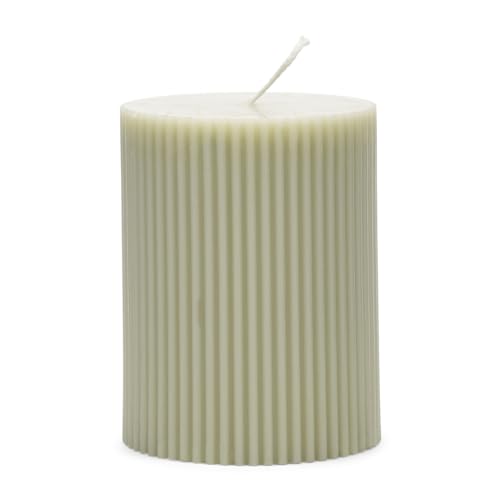 Rivièra Maison Stumpfe Kerze, grün, mit Rippen – klein 9 cm hoch – feine Rib Pillar Candle – Paraffin (ØxH) 7 x 9 cm von Rivièra Maison