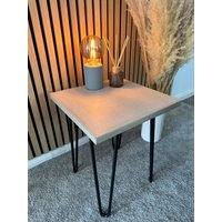 Handgemachter Betontisch - Beistelltisch Indoor & Outdoor, Industrial Couchtisch Mit Hairpin Legs, Wasserabweisend, Unikat von RoSchBeton