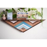 Holz Wandkunst Triangle Regal #2 - Ascent Floating Shelf von RoamingRootsWoodwork