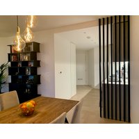 Bemalte Holzwand Trennwand | Raumteiler Boden Zur Decke Holzleisten Das Bannister von RobertRoseCarpentry