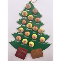Personalisierte Familie Weihnachtsverzierung Benutzerdefinierter Handbemalter Holzbaum Mit Bis Zu 16 Gesichtern, 6 7 8 9 10 11 12 13 14 15 Namen / von RobinJoysNest