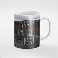 Einatmen, Ausatmen Wiederholen Neblig Misty Forest Keramik Kaffee Tee Tasse Geschenk Für Ihn/Ihre Freundin Mitarbeiter | Mug263 von RoccoDesignsStudio