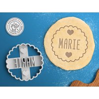 Benutzerdefinierte Plakette Cookie Cutter - Personalisierte Hochzeit Verlobung Scalopped Benutzerdefinierte Plakette Cookie Cutter - Personalisierte Hochzeit Verlobung Scalopped von RochaixCookieCutters