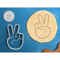Peace Zeichen Ausstechform - Emoji Handzeichen von RochaixCookieCutters