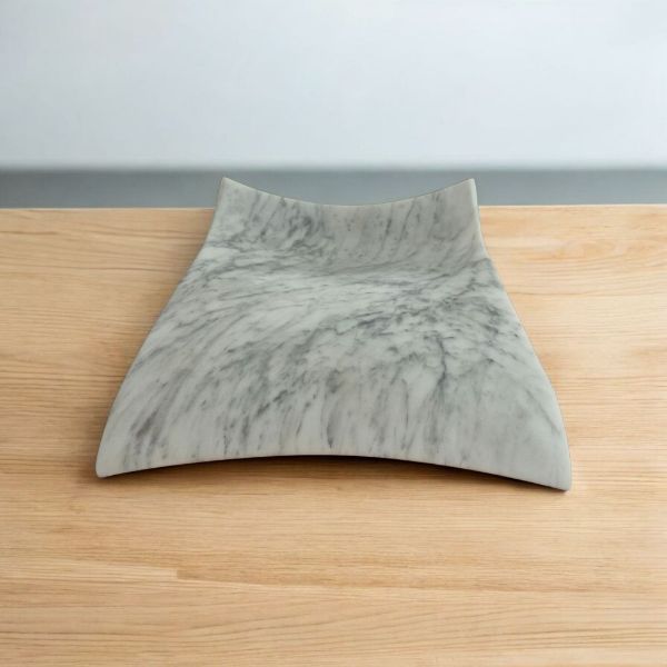 Wellenförmige Schale aus weißem Carrara Marmor – Dekorative Schüssel und Ablageschale, Roche Bobois Wellenförmige Schale aus weißem Carrara Marmor – Dekorative Schüssel und Ablageschale, Roche Bobois von Roche Bobois