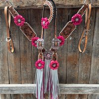 Light Oil Whipstitch Pink & White One Ear & Collar Tack Set #oebk437 von RodeoDriveConchos
