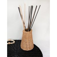 Rattan Kleine Vase, Getrocknete Blumenvase, Couchtischvase, Bücherregaldekor, Boho Beige Korbvase von RodinneKoloUA