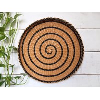 Spiral Korb Teller Wanddekor. Geflochtener Wandkorb. Wandtablett Aus Korbgeflecht. Boho Wandteller Für Wohnzimmer Dekor, Balkon Dekor von RodinneKoloUA