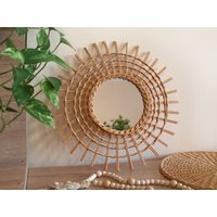 Sunburst Spiegel Wanddekor, Boho Spiegel, Rattan Korbspiegel von RodinneKoloUA