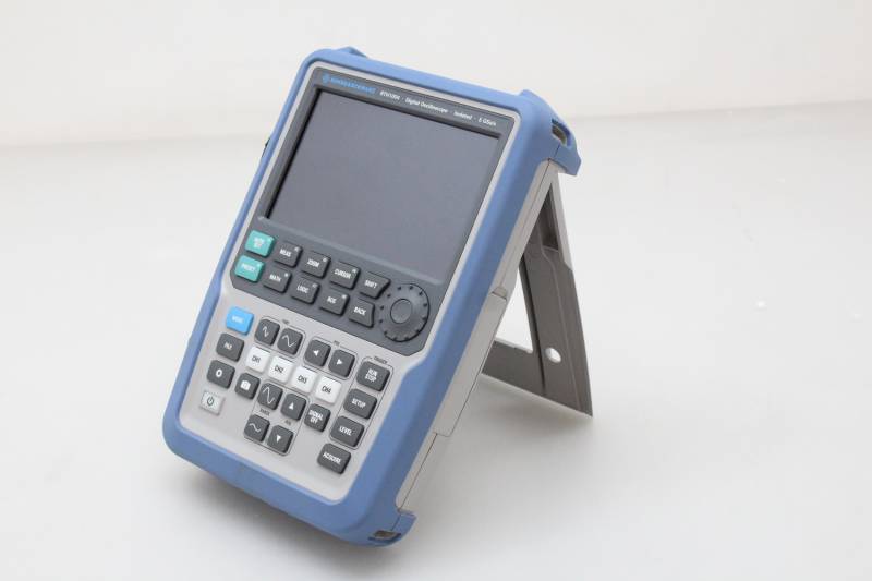 Rohde & Schwarz RTH1014MSO Hand-Oszilloskop 100 MHz 500 kpts 10 Bit Messgerät von Rohde & Schwarz