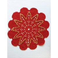 Gehäkelte Doily Baumwolle Runde Rote Spitze 13, 5 Zoll Tischplatte Mittelstück Gehäkelte Doily Baumwolle Runde Rote Spitze 13, 5 Zoll Tischplatte Mittelstück von Rokasdarbi