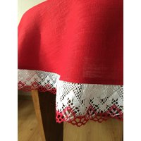 Runde Tischdecke Square Leinen Rot Weiß Spitze 150 cm Runde Tischdecke Square Leinen Rot Weiß Spitze 150 cm von Rokasdarbi