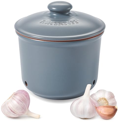 Römertopf Knoblauchtopf MINI aus Naturton, blau-grau, Ø 12,5 x 13 cm, ca. 200 g, belüfteter Keramik-Vorratstopf mit 3 Lüftungslöchern, innen glasiert, spülmaschinengeeignet von Römertopf