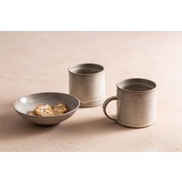 2 Handgemachte Große Graue Keramik Kaffeebecher, Set Von Zwei Rustikalen Keramikbechern, Teetassen Set, Einzigartige 12 Oz Kaffeetassen, Steingraue von RonitYamPottery