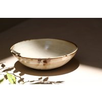 Große Keramik Beige-Braun Servierschale, 24 cm Salat Schale, Abendessen Nudel/Pasta Rustikale Schüssel von RonitYamPottery