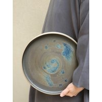 Handgefertigte Keramik Flache Servierplatte, Keramiktablett, Schwarz Und Braun Glasiertes Serviertablett, Geschirr Servierplatte von RonitYamPottery