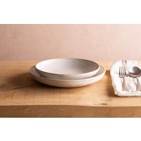 Weiße Große Keramik Handgemachte Speiseteller Oder Salatteller, Geschirr Teller - 2 Größen Speiseteller, Töpferplatte Set von RonitYamPottery