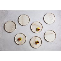 Weißer Keramik Teller Mit Dekorativer Weißer Linie, Handgemachte Teller, Elegante Steinzeug Mutter Geschenk von RonitYamPottery