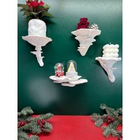 Christmas Wandregal Geschenk-Set Weiß + Gratis Blumentopf Als Schwebendes Regal Set Für Die Wand Und Weihnachtsdekoration von Roomberry