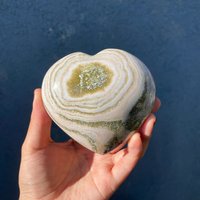 Großes Ozean Jaspis Herz Natürlicher Schichtstein von ROOTSANDAURA