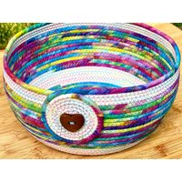 Runder Regenbogen Tie Dye Korb von RopeBowlsbyAmyB