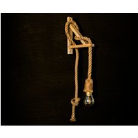 Handgemachte Wandlampe Aus Holz Seil Hängelampe Im Loft Stil Handgemachte Wandlampe Aus Holz Seil Hängelampe Im Loft Stil von Ropelampidea