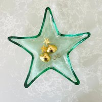 Vintage Grüne Glas-Seestern-Teller/Ring-Teller Oder Snack-Teller Unter Der Seenuss-Teller Sternförmiges Festes Glastablett von OrangeBlossomVntg