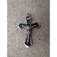 Umtausch Nur Gegen Rosary Divine | Medium von RosaryDivine