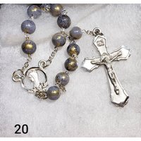Handgemachter Rosenkranz, 8 Mm Grau Mit Goldbemalung Bergjade Perle Handgemachter Rosenkranz, 8 Mm Grau Mit Goldbemalung Bergjade Perle von RosaryGuyStore