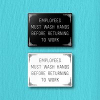 Mitarbeiter Müssen Vor Der Rückkehr Zur Arbeit Die Hände Waschen Schild - Leicht Und Einfach Zu Installieren, Modernes Design, Auf Bestellung von RosenkranzAndCo