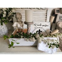 Vintage Hübsche Alte Shabby Weiße Dekokiste Tablett 4 Füßchen Ganzjährige Deko Bad Landhaus Haus Garten Wohnzimmer Veranda Herbstdeko Vintage Hübsche Alte Shabby Weiße Dekokiste Tablett 4 Füßchen Ganzjährige Deko Bad Landhaus Haus Garten Wohnzimmer Veranda Herbstdeko von Rosenundmehr