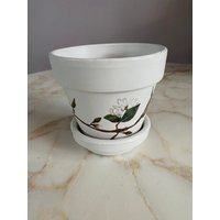 Terrakotta Blumentopf Mit Passendem Tablett Handbemalt in Dixie Belle Flaum Prima Design Magnolien von RosiesArmoireUS