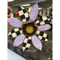 Lila Jute-Blume-Schwarz-Weiß Karo von RosisCottageTreasure