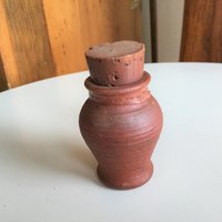 Kleine Urne Mit Gutem Kork ~ Glas Bemalt, Um Wie Keramik Auszusehen von RoslynRetro