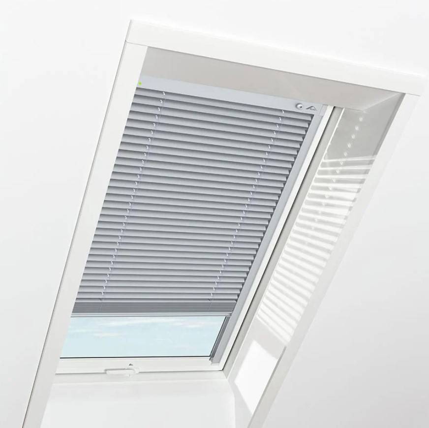 Roto Badezimmer Komfort Dachfenster Paket aus Kunststoff mit Eindeckrahmen inkl. Jalousette ZJA von Roto