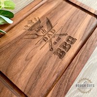 Schneidebrett King Of The Bbq, Grill von Roughcutdesignsuk