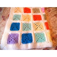 Handgemachte Gehäkelte Babydecke Regenbogen Oma Quadrat Acrylwurf von RowJo