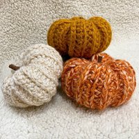 3Er Set Gehäkelte Mini Kürbisse Boho, Halloween, Herbst, Erntedank, Rustique von RoxaneNotRoxanneShop