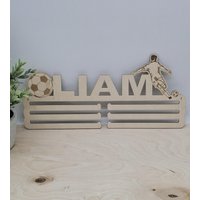 Medaillenhalter Fussball, Fußballgeschenke Für Jungs, Geschenkideen Fußballfans, Fußball Geschenk, Geschenk Fußballfan von RoxisKreativShop