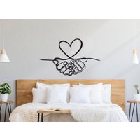 Hand Mit Herz Metall Line Art, Liebe Wandkunst, Wandkunst, Schlafzimmer Wand Dekor, Wohnzimmer Überbett Schild von RoyalMetalWallArt