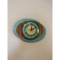 Wanduhr Aus Resopal in Aqua Blue Faux Walnut & Zebra Holz Von Royale - Midcentury Atomic Jetsons Retro Style von BYROYALEONETSY