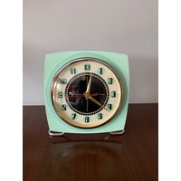 Farbgeätzte Formica Kaminuhr Von Royale - Midcentury Atomic Jetsons Retro Style in Jadeite Jade Green von BYROYALEONETSY